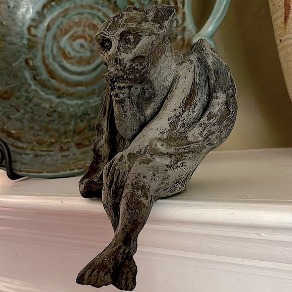 Gargoyle Thumb Sucking 7 1/4” Sitting Baby Goyle Winged Statue Shelf Sitter - Picture 9 of 9